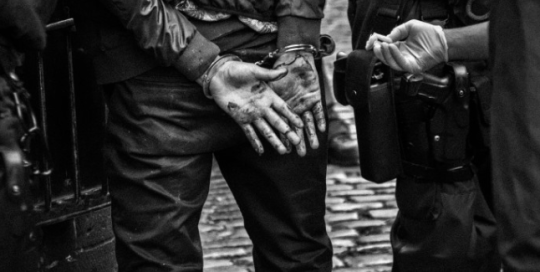 donna si difende con spray antiaggressione: arrestato l’ex compagno