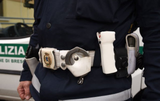 pistola al peperoncino per la polizia locale