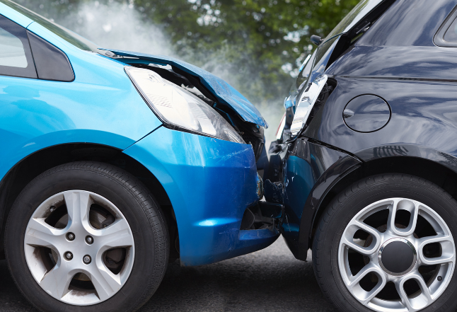 carabinieri usano lo spray al peperoncino per fermare un 26enne che ha danneggiato auto e molestato passanti